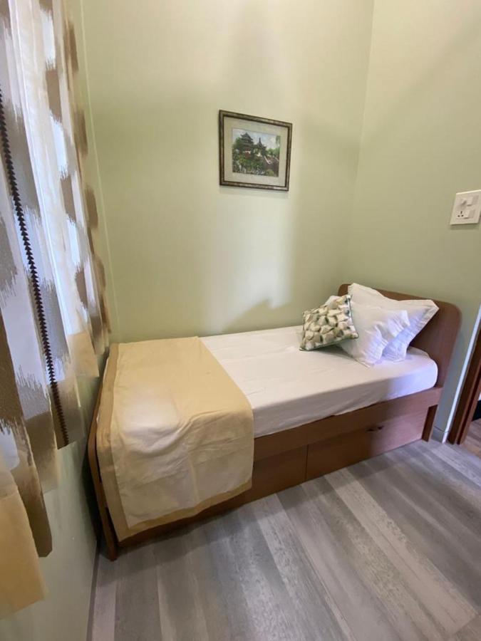 Nessies Nagaon Villa Alībāg Eksteriør billede